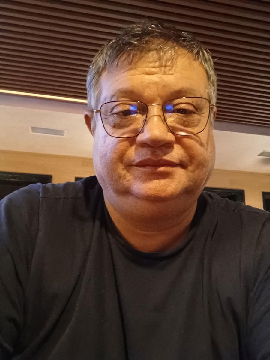 Автор Стефан Дечев